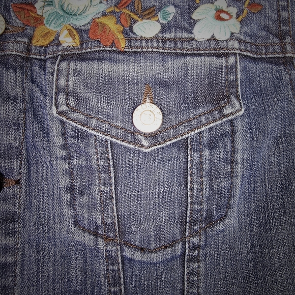 OILILY Women's Vintage Embroidered Denim Jacket - Picture 6 of 15